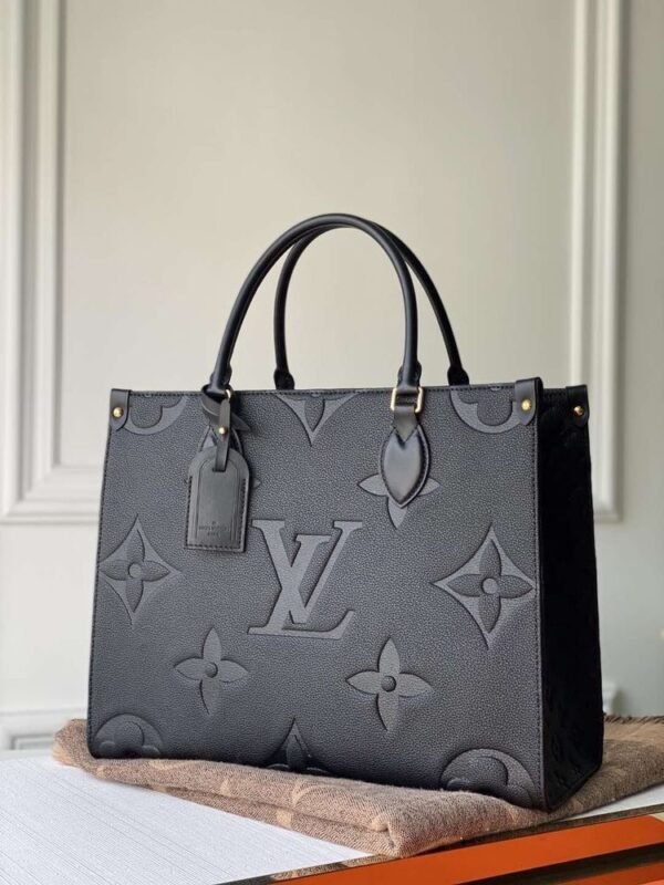 LOUIS VUITTON ON THE GO MM