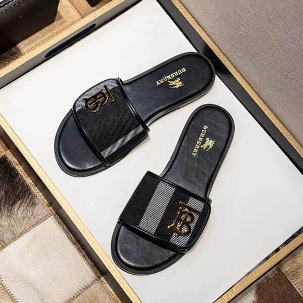 BURBERRY FLATS